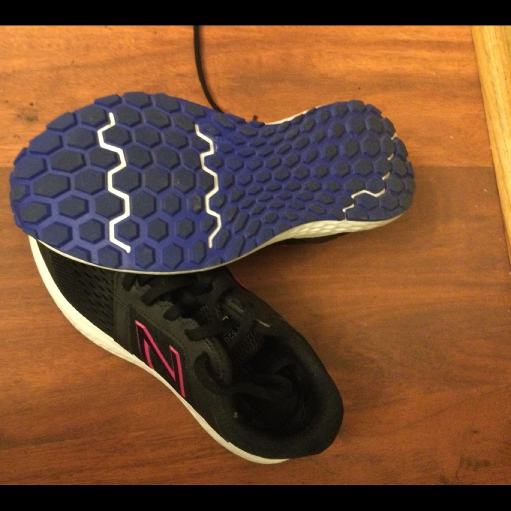 Shoes - Picture 2 of 7